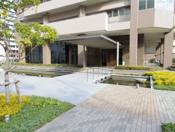 �G���g�����X�@�ΖL���ȃG���g�����X��