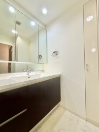 ʑEʏ@邭X^CbVȃpE_[[ŐgxxNN