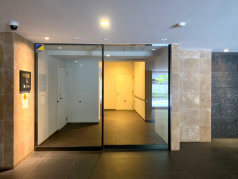 �G���g�����X�@�I�[�g���b�N�G���g�����X