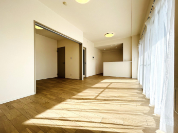 ���r���O�@�̌��ʂ��L���J���I�ȉ����̃��r���O�ł��B