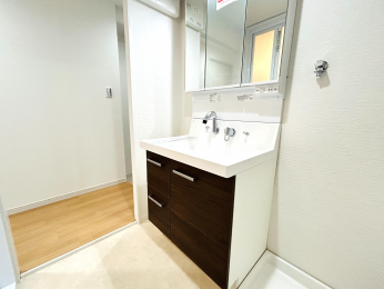 ʑEʏ@[LxŃIVȐʉϑVĂ܂B