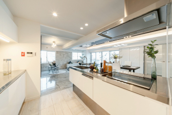 Lb`@ΖʎLb`_CjOArO܂ŌnĂȂ炲ƑƂ̉b݂͂܂Lb`͐H튮IHNbLOq[^[VXeLb`B|₷đϕ֗ł