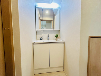 ʑEʏ@Oʋ͊ωJ̎[ƂȂĂAׁXƂʗpiЕt܂