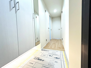 ց@[͂̍V[Y{bNX̂ŁAU炩肪ȌւXbL̂ĂȂԂłBptB