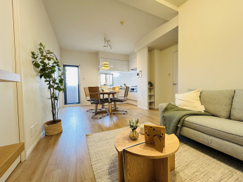 rO@LDK͗ʃoRj[ɖʂĂACɂDĂ܂B