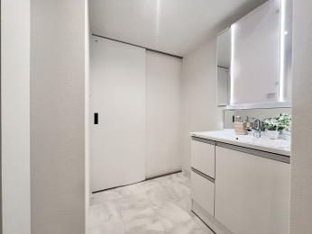 ʑEʏ@ƂʃXy[X DȒIuXy[X܂