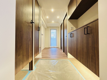 ց@ptILxȎ[Xy[XɂAU炩肪ȌւXbL̂ĂȂԂłB