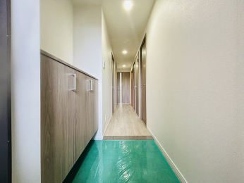 ���ց@���ւɂ͎��[��݂��Ă���܂��B