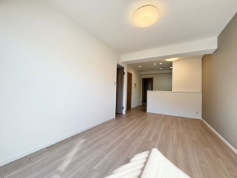 ���r���O�@��13.3���̍L�X�Ƃ����k�c�j�ł��� �t���[�����O�E�N���X�S�\�ց�