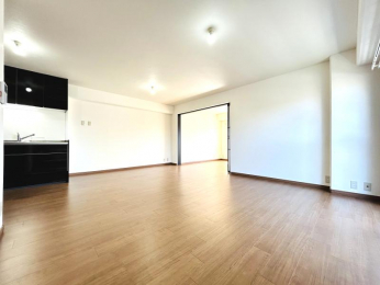 ���r���O�@�S�����ɑ�������ׁA���邢�������ɂȂ��Ă���܂��B