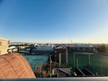 �Z�˂���̒��]�ʐ^�@������o���R�j�[����̒��]