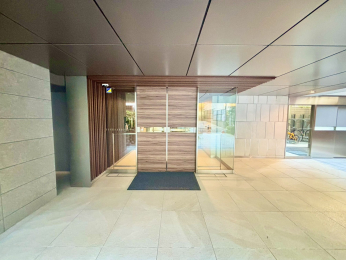 �G���g�����X�@���Ǘ��̐��ǍD��L���C�ɕۂ��ꂽ�G���g�����X�X�y�[�X��