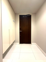 ���ց@����