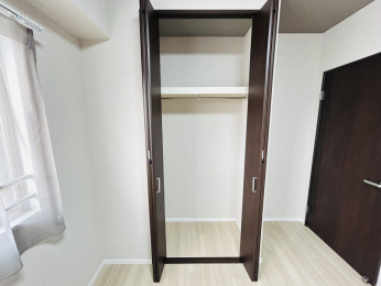 ���[�@�m����5.3���̎��[�X�y�[�X�B�I�ɂ̓o�b�N���A�����ɂ͎��[�P�[�X�Ȃǂ�u���ĕ֗��ǂ����g�����������܂��B