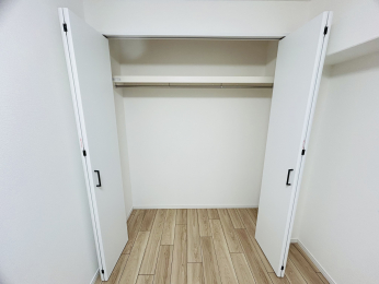 ���[�@�m����5���̎��[�X�y�[�X�B�I�ɂ̓o�b�N���A�����ɂ͎��[�P�[�X�Ȃǂ�u���ĕ֗��ǂ����g�����������܂��B