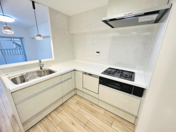 �L�b�`���@���������Ȃ���ł����Ƒ��Ƃ̉�b���y���߂�Ζʎ��V�X�e���L�b�`���ł��B