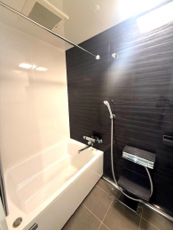 �����@����