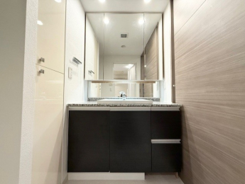 ���ʑ�E���ʏ��@�O�ʋ��̐��ʑ�Ŏ��[�L�x�ł���