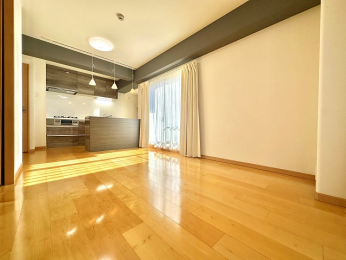 ���r���O�@��13���̖��邢���r���O�ɃJ�E���^�[�L��