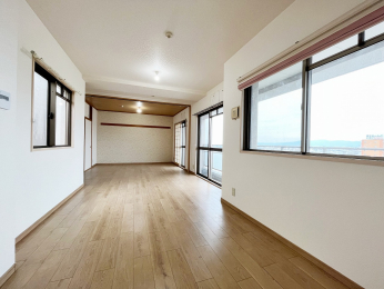 ���r���O�@LDK��20.4������A�L�X�Ƃ�����Ԃōŏ�K�A���C�h�X�p���̃o���R�j�[�ɖʂ��Ă��邽�ߓ���������ǂ��J���I�ł���