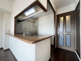 �L�b�`���@�����������Ȃ���ł����Ƒ��Ƃ̉�b���y���߂�ΖʃL�b�`���ł���