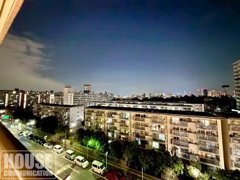 �Z�˂���̒��]�ʐ^�@���ڂ̑O�Ɍ������Ȃ��̂ŁA�J���I�Ȍi�F�����y���݂��������܂��B