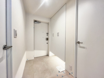 ���ց@�V���[�YBOX�̉��ɂ͏_�炩�ȊԐڏƖ��� 