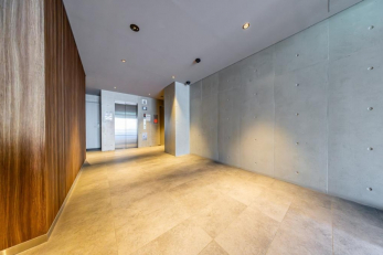 �G���g�����X�@���}���V�����̃G���g�����X�͊Ǘ����s���͂��Ă���ƂĂ��Y��ł�