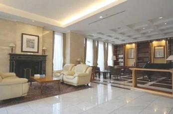 ���r�[�@���������̂��郍�r�[��t�����g�R���V�F���W���T�[�r�X�t��