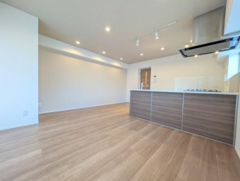 ���r���O�@��1LDK�ŏ�K6�K���p�Z�ˁALDK15.8���̍L�X�Ƃ����������ł���