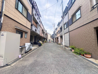 �O�ʓ��H�܂ތ��n�ʐ^�@�O�ʓ��H��5m�B���������S����i140�u�̂����A11����1���L)