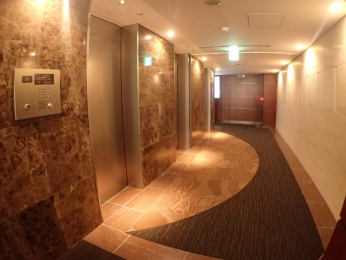 ���̑����p���@����郉�C�N�ȓ��L���ł��B�G���x�[�^�[�������䂠��܂��̂ŕ֗��ł����