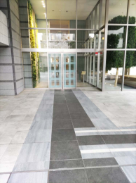 �G���g�����X�@���Ǘ��̍s���͂����G���g�����X�X�y�[�X��