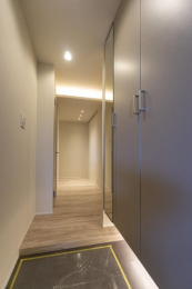 ���ց@����p�|�[�`������̂ŁA�O���璆�̗l�q���݂��Ȃ�����ɂȂ��Ă��܂�