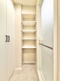 ���ʑ�E���ʏ��@���p�E�_�[���[���ɂ̓��l�����܂̃X�g�b�N�Ȃǂ����[�ł���֗��ȒI����