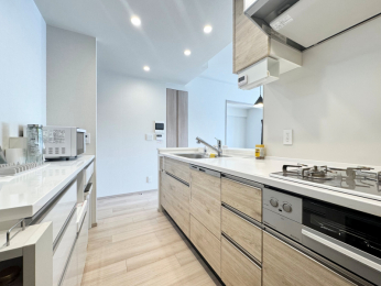 �L�b�`���@�J�E���^�[�L�b�`���̔w�ʂɂ������Ղ���[�X�y�[�X!!