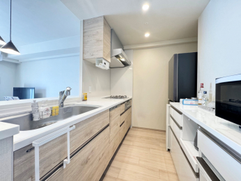 �L�b�`���@�L�b�`������̓��r���O�_�C�j���O�����n���A�Ƒ��̉�b���e�݂����ł��ˁ�