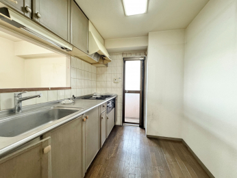 �L�b�`���@�o���R�j�[�Ɍq���鏟������|�C���g�ł���