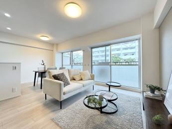 ���r���O�@�������o���R�j�[�ɖʂ������r���O�� ���A�ǁA�V��Ȃǒ��ւ��ς݂ł���