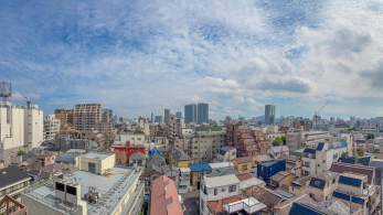 �Z�˂���̒��]�ʐ^�@��8�K�����쓌�p�����ɂ��z������E���]�E�ʕ��ǍD�I