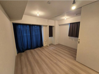 ���r���O�@���m���Ƃ̎d�؂���J�������r���O�ƌq���Ĉ�̍L����Ԃ̂悤�ɂ��邱�Ƃ��ł��܂�