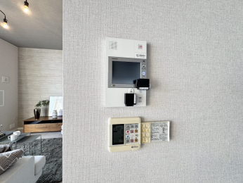 ���̑����ρ@���q�҂��m�F�ł���s�u���j�^�t�C���^�[�z���ł��I���q�l��������Ԃ�����Ƃ��ɂ����S�̋@�\�ł���