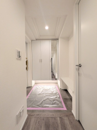 ���ց@�傫�Ȍ��֎��[�ƌC�̒E�����������Ղ��l�Ƀx���`�����܂�����