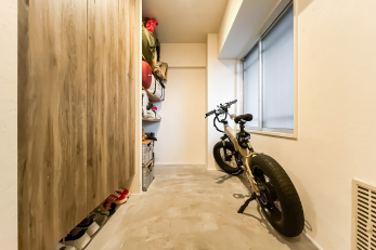 ���ց@���L�߂̌��ւŁA���]�Ԃ�X�|�[�c�p�i�Ȃǂ�u�����Ƃ��ł��܂���