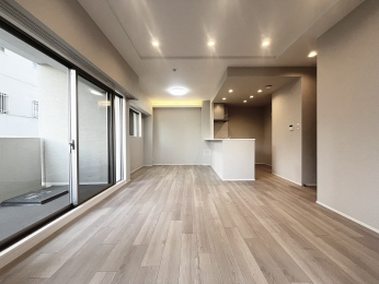 ���r���O�@�傫�ȓ�����o���R�j�[�ɖʂ����A���邢�z�˂����˂����ނk�c�j��LD�����͏��g�[�t��