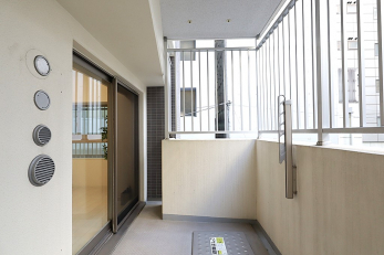 �o���R�j�[�@���S�ʂ��z�������o���R�j�[�ł�