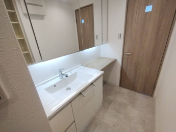 ���ʑ�E���ʏ��@�Z�������̐g�x�x���X���[�Y�Ȑ��ʉ��ϑ�ł���