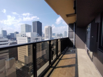 �o���R�j�[�@���ʏ��ɂ̓^�I���⏬�������[�ł�����[���ݒu����Ă���̂ő�ϕ֗��ł�