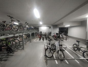 �@�����t���̒��֏�̂��߉J�V�������S