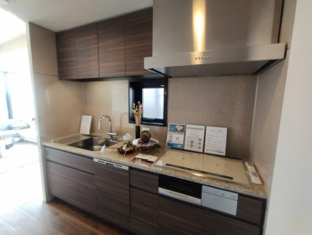 �L�b�`���@�L�b�`���͕Ǖt�ł��̂ŁA���r���O�_�C�j���O�������L���L���ɂ��g�����������܂�